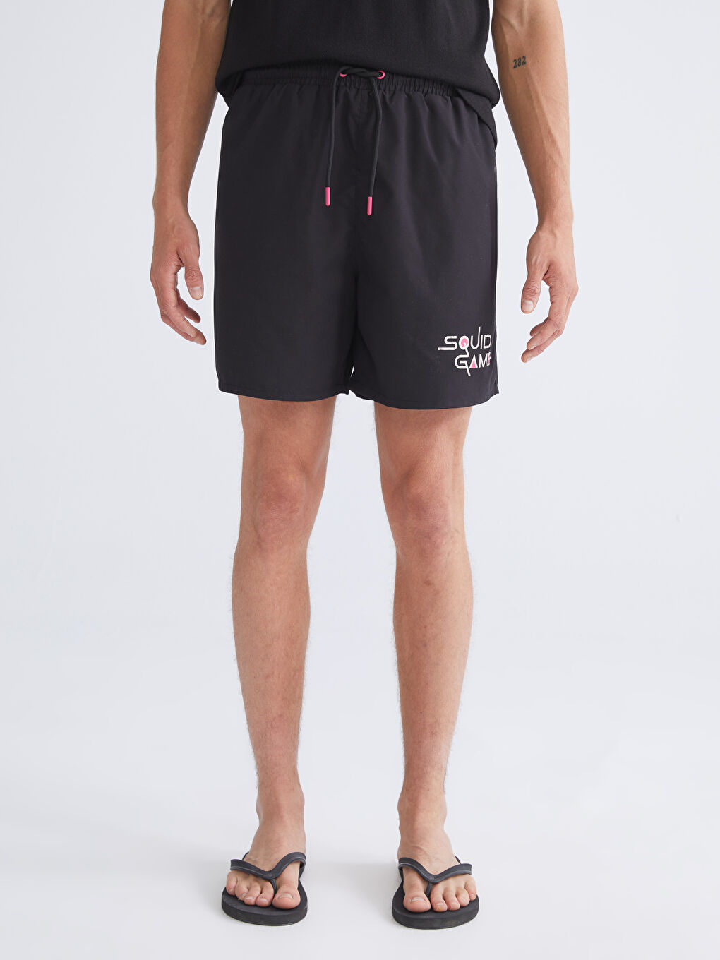Siyah Kısa Boy Squid Game Baskılı Erkek Deniz Şortu-1