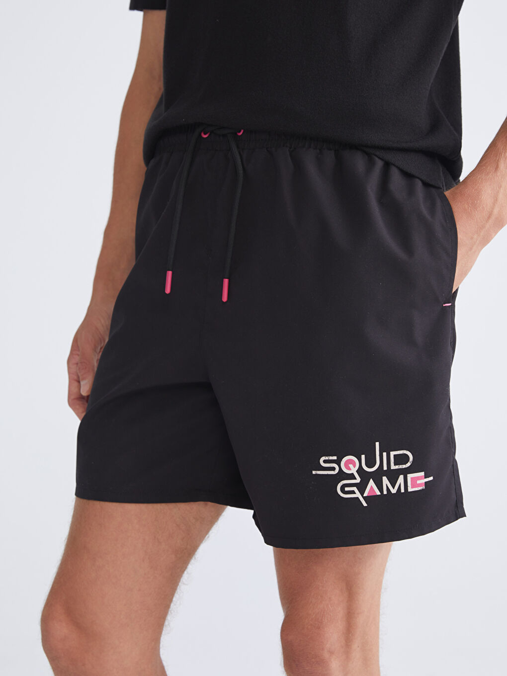 Siyah Kısa Boy Squid Game Baskılı Erkek Deniz Şortu-2