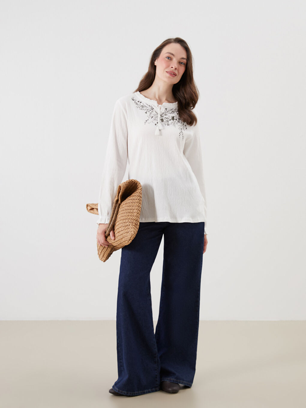 بلوزة ياقة مربوطة مُزهر-1