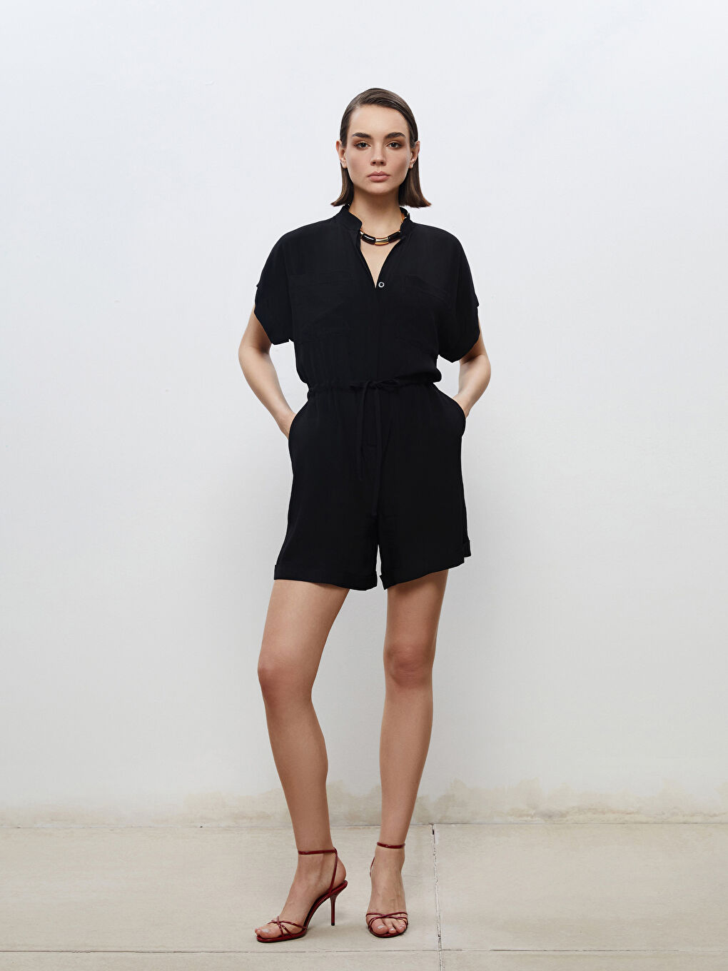 Siyah Kaçık Yaka Tulum