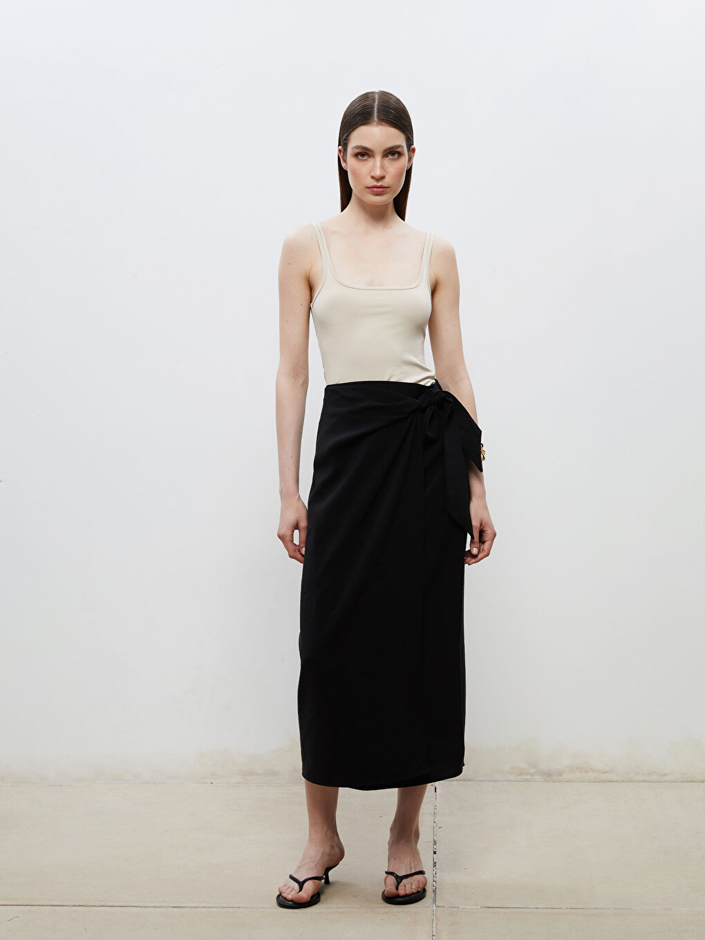 Siyah Beli Lastikli Modal Dokulu Bağlamalı Etek