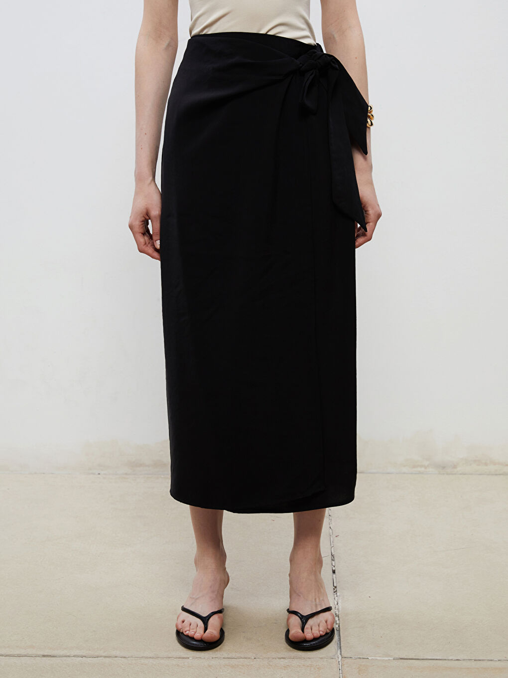 Siyah Beli Lastikli Modal Dokulu Bağlamalı Etek-1