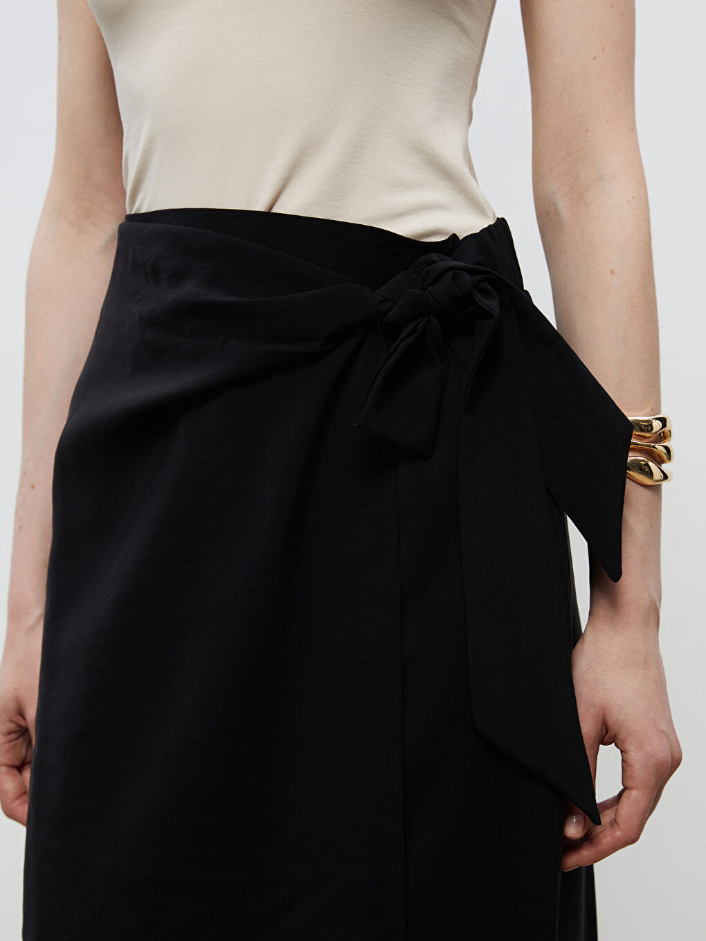 Siyah Beli Lastikli Modal Dokulu Bağlamalı Etek-2