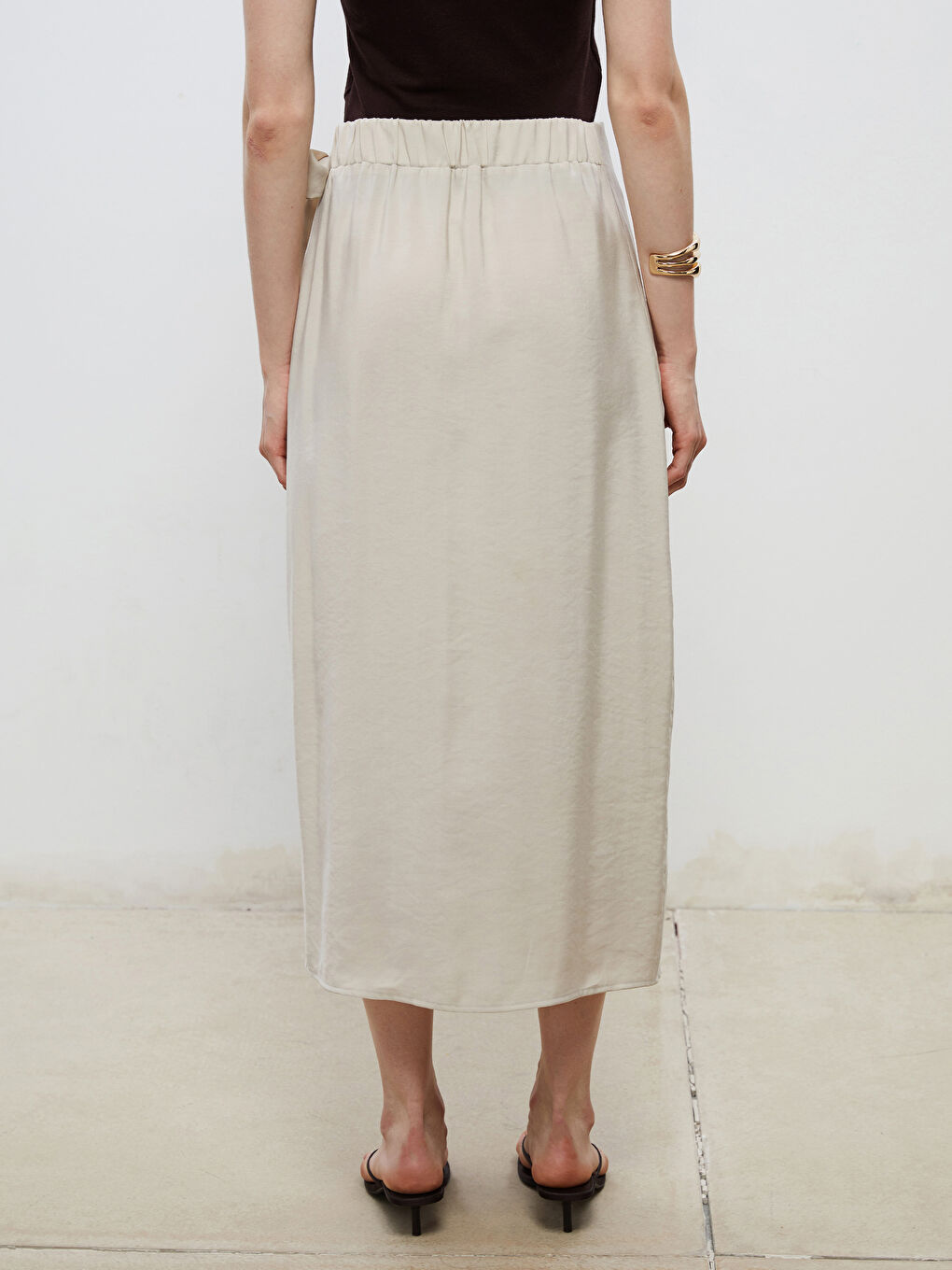 Bej Beli Lastikli Modal Dokulu Bağlamalı Etek-3