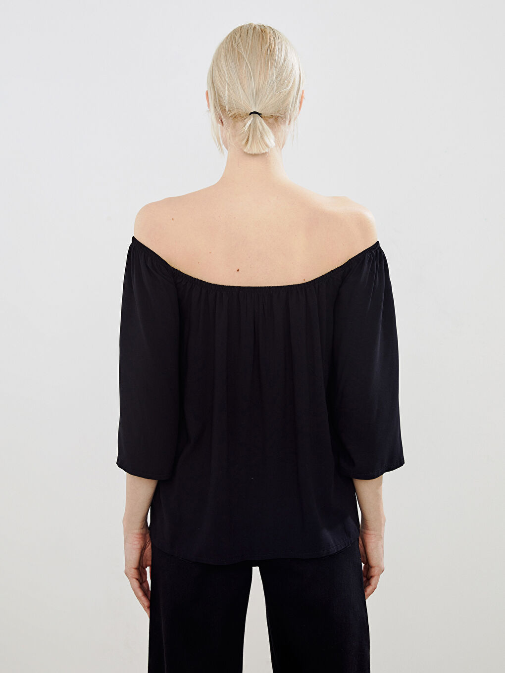 Siyah Kayık Yaka Krep Bluz-2