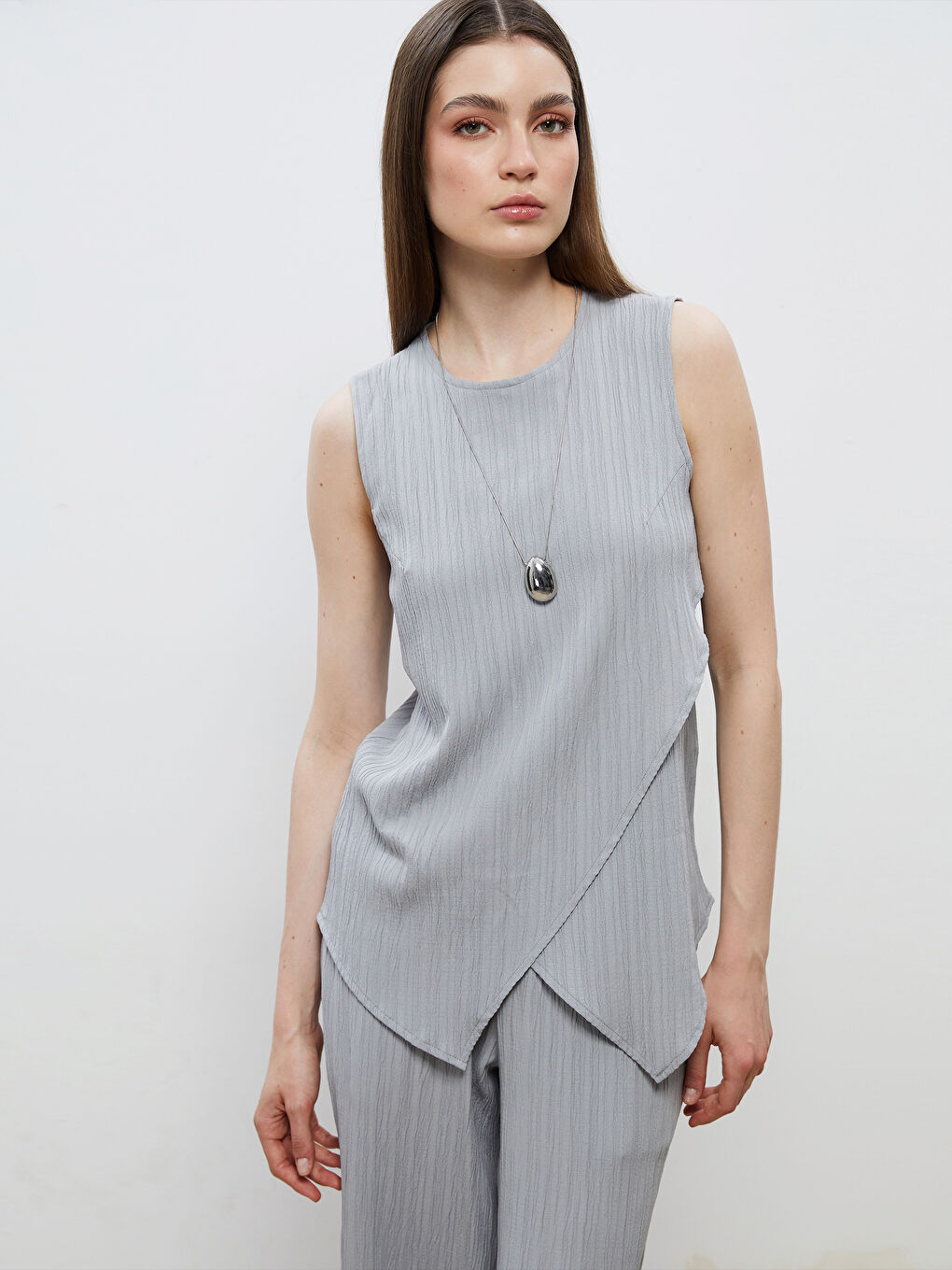 Gri Bisiklet Yaka Dokulu Keten Karışımlı Bluz