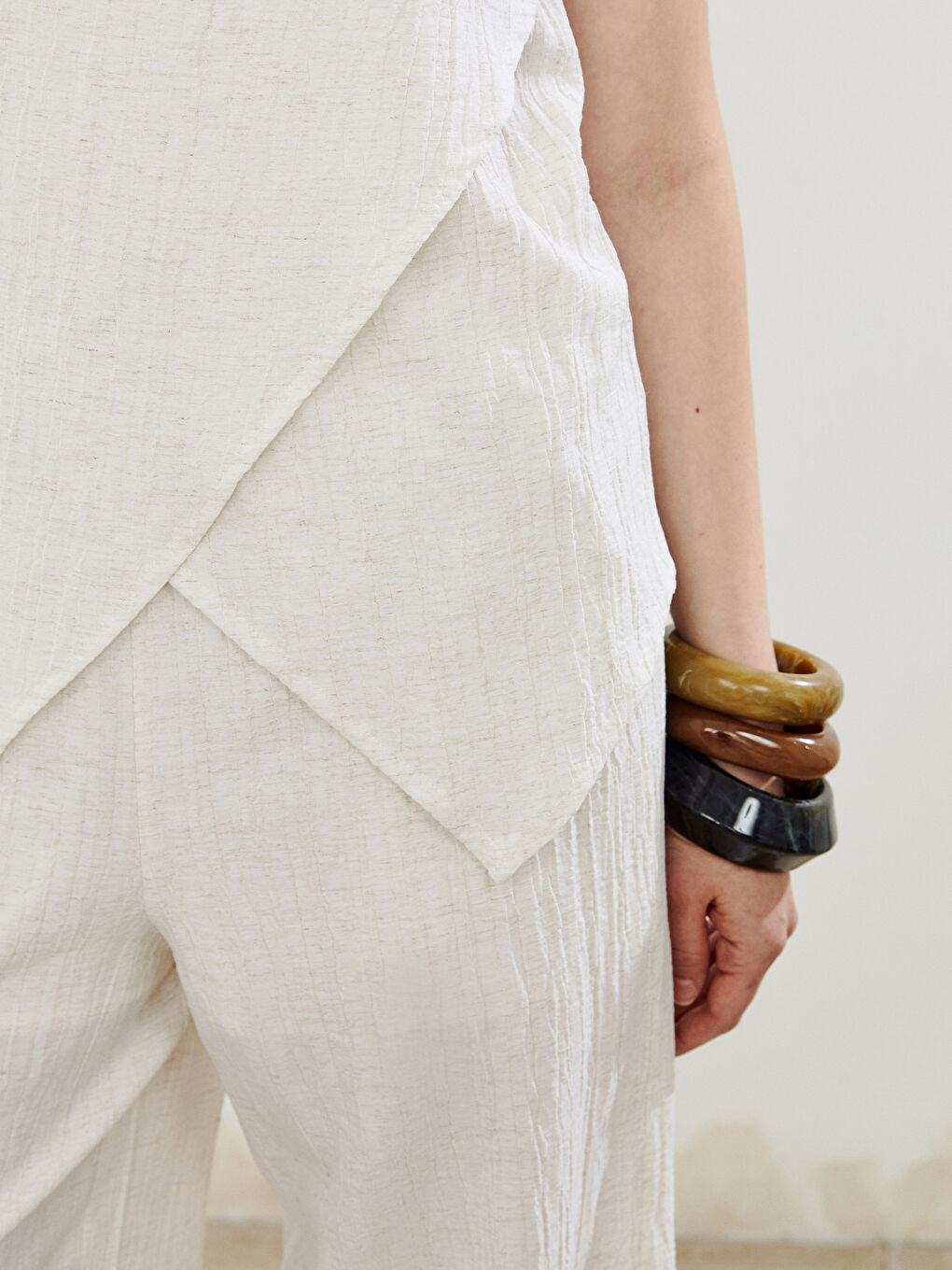 Ekru Bisiklet Yaka Dokulu Keten Karışımlı Bluz-2