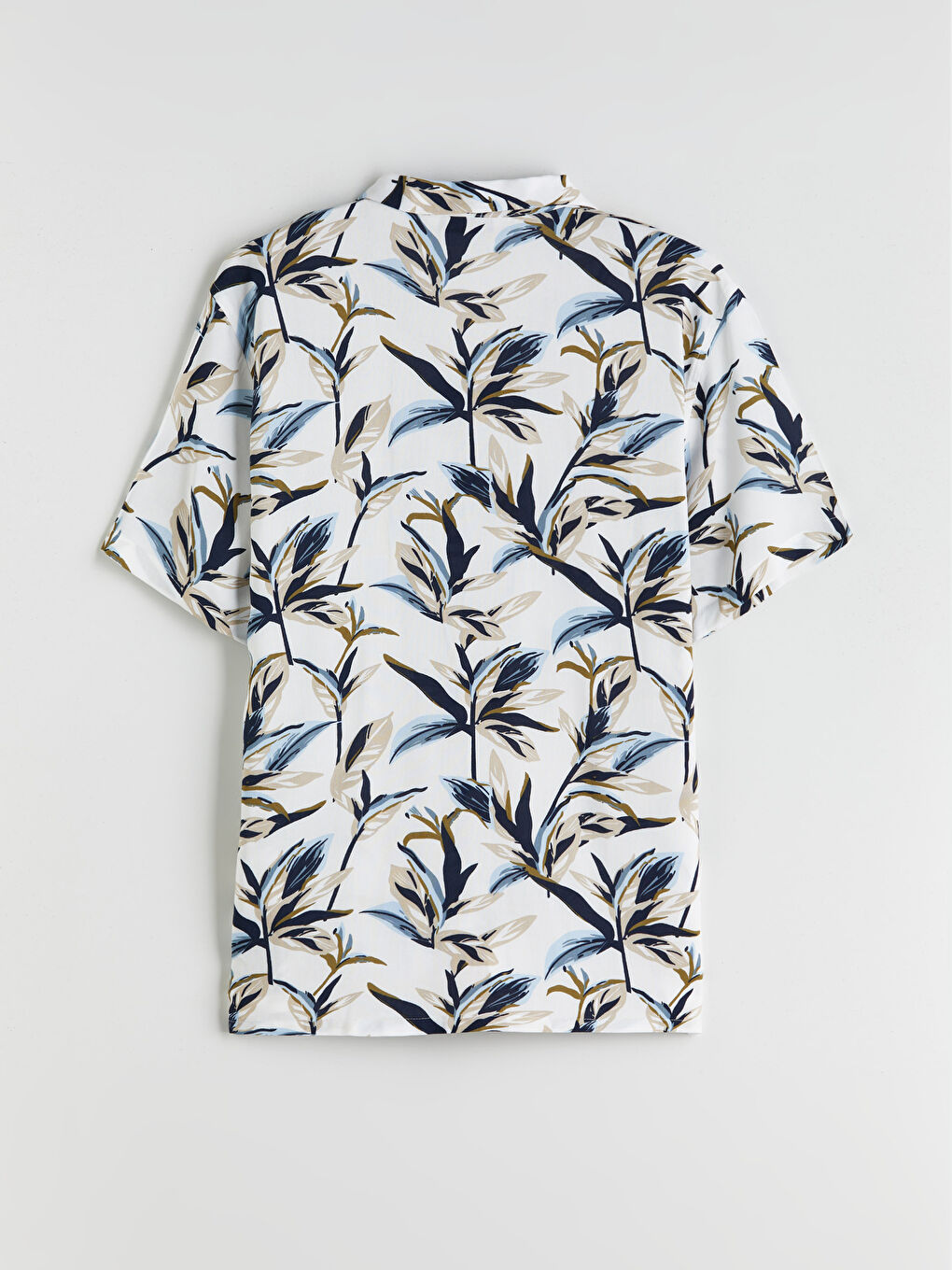 Beyaz Regular Fit Resort Yaka Kısa Kollu Desenli Viskon Erkek Gömlek-5