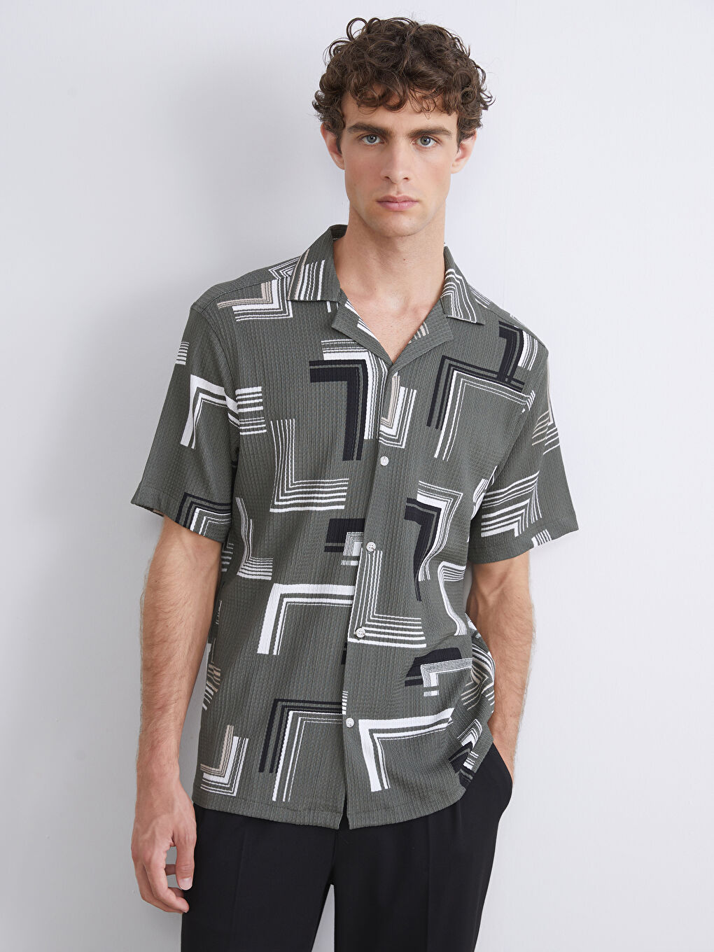 Yeşil Regular Fit Kısa Kollu Desenli Viskon Erkek Gömlek