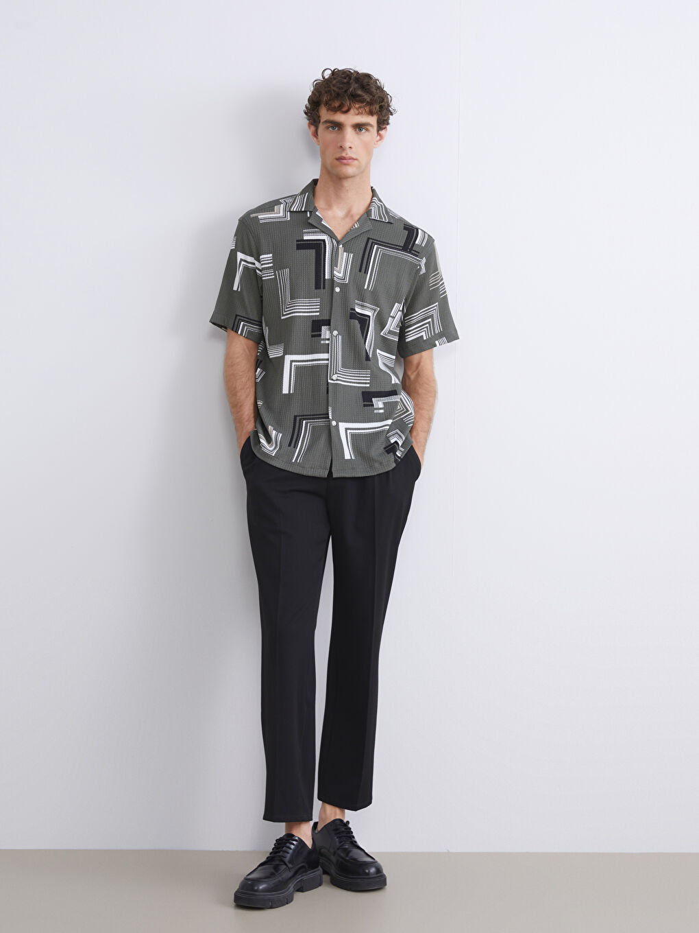 Yeşil Regular Fit Kısa Kollu Desenli Viskon Erkek Gömlek-1