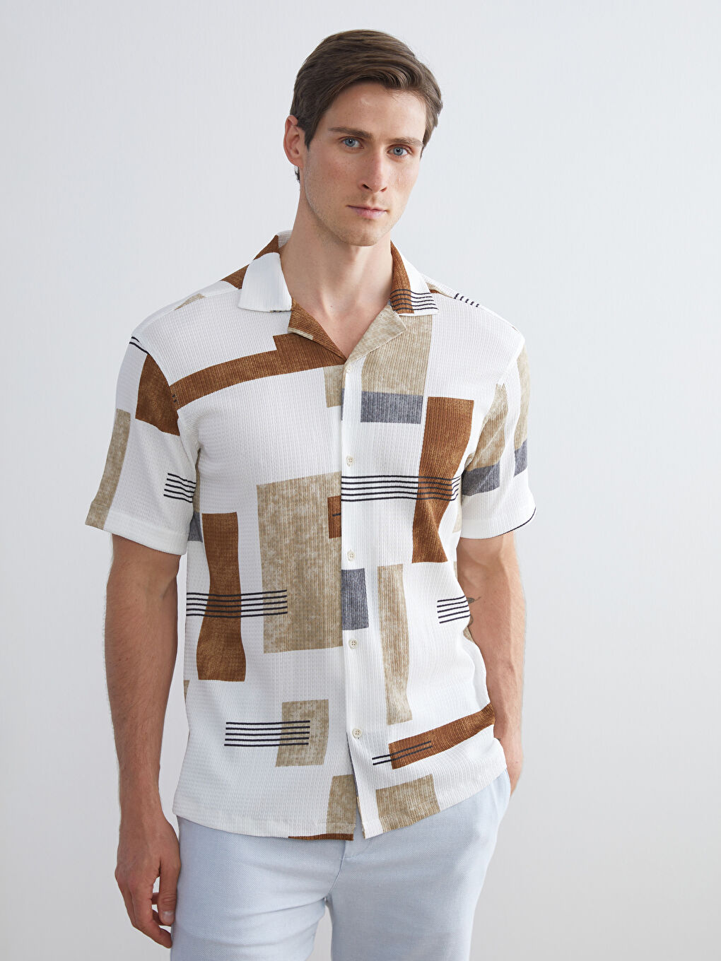 Bej Regular Fit Kısa Kollu Desenli Viskon Erkek Gömlek