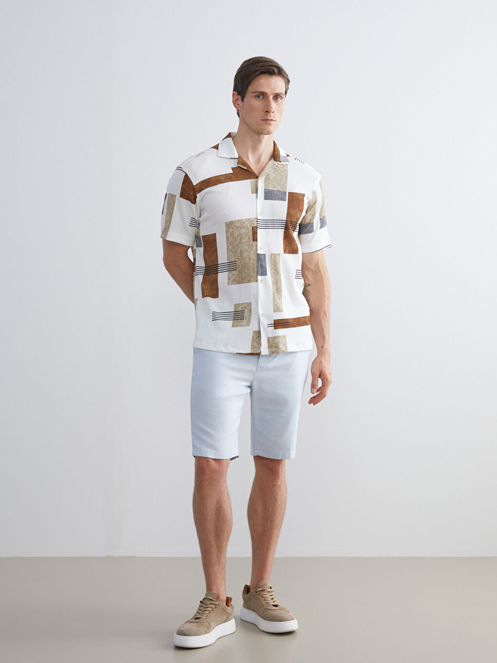 Bej Regular Fit Kısa Kollu Desenli Viskon Erkek Gömlek-1