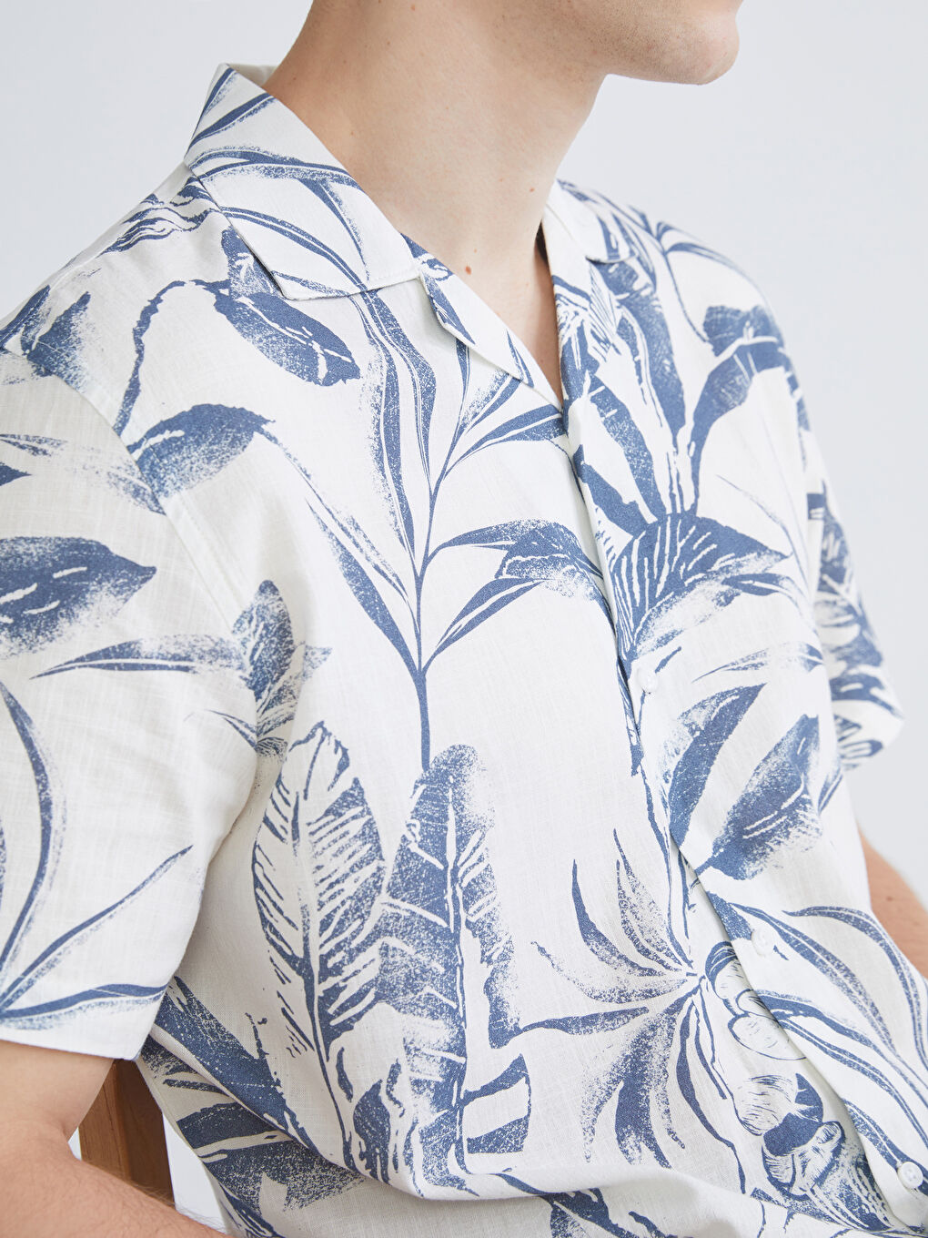 Beyaz Regular Fit Resort Yaka Kısa Kollu Desenli Poplin Erkek Gömlek-2