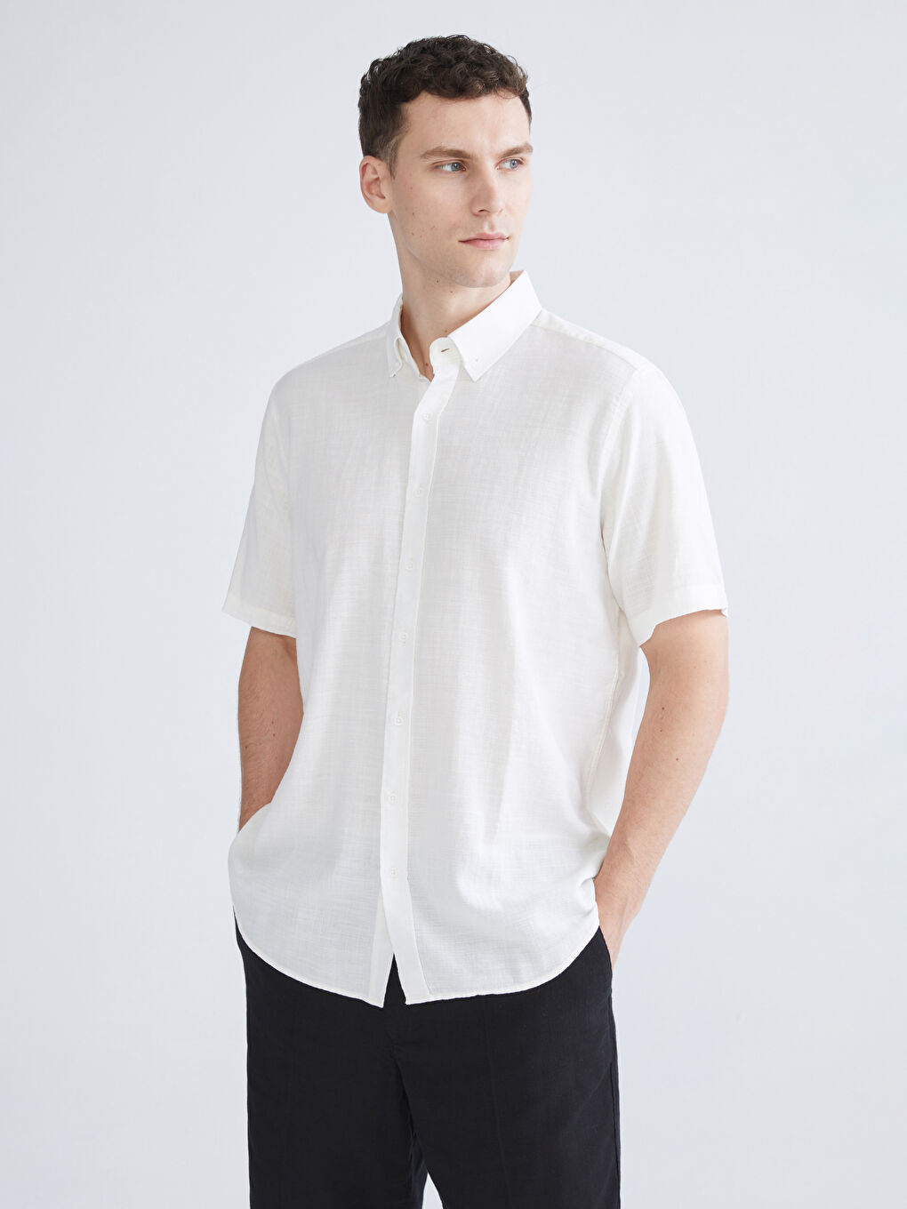 Beyaz Regular Fit Kısa Kollu Armürlü Erkek Gömlek