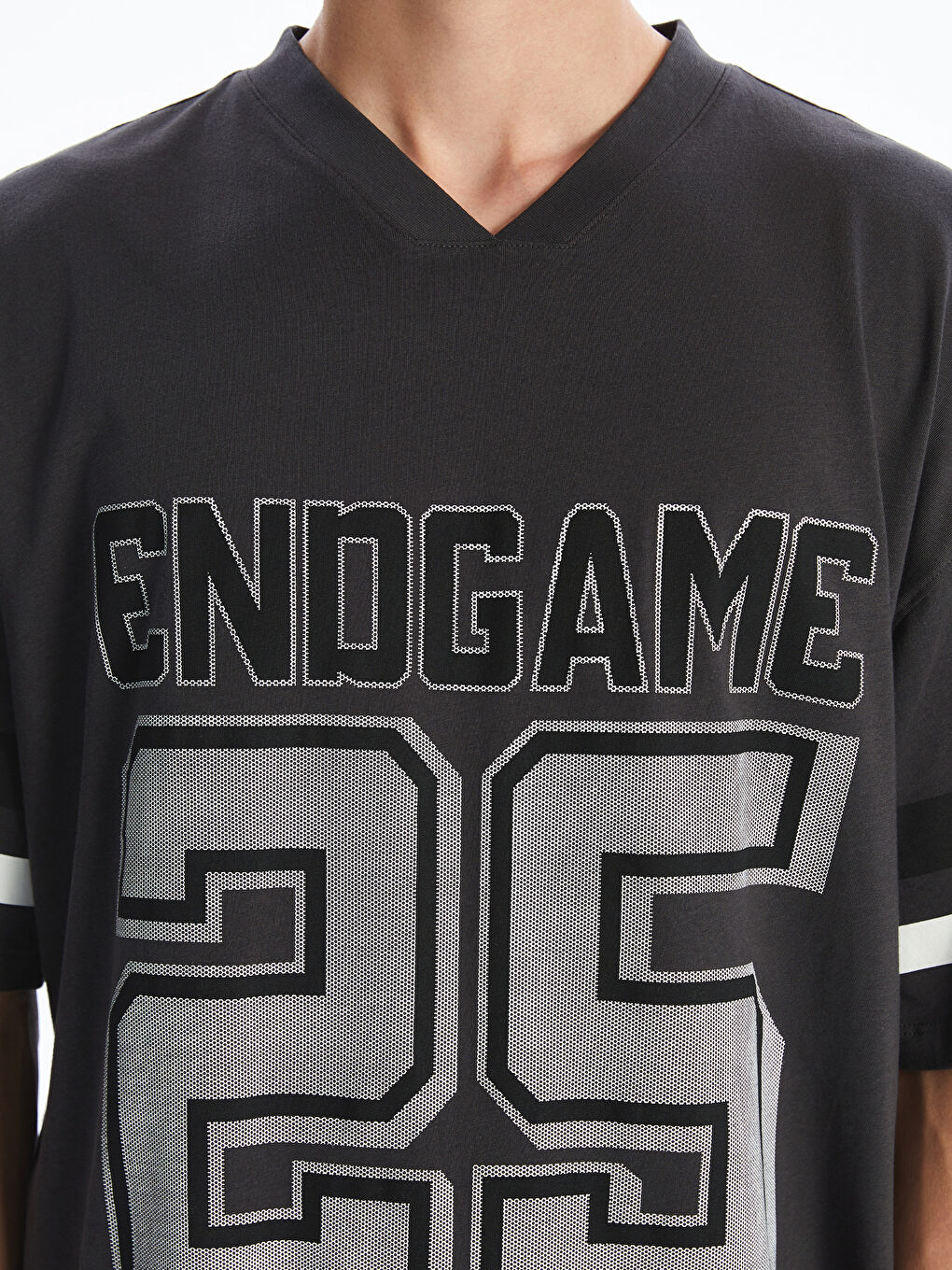 V Neck Printed Men's T-Shirt-2