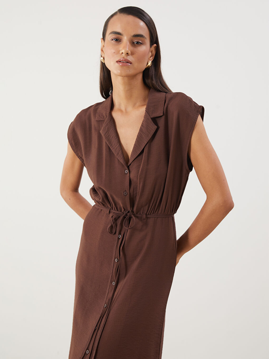 Kahverengi Beli Kuşaklı Büzglü Gömlek Elbise-1