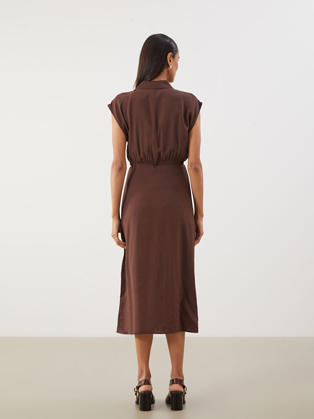 Kahverengi Beli Kuşaklı Büzglü Gömlek Elbise-3