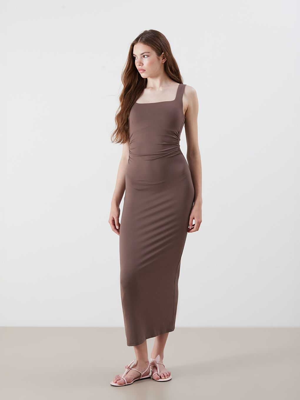 Kahverengi Kare Yaka Büzgülü Bodycon Elbise