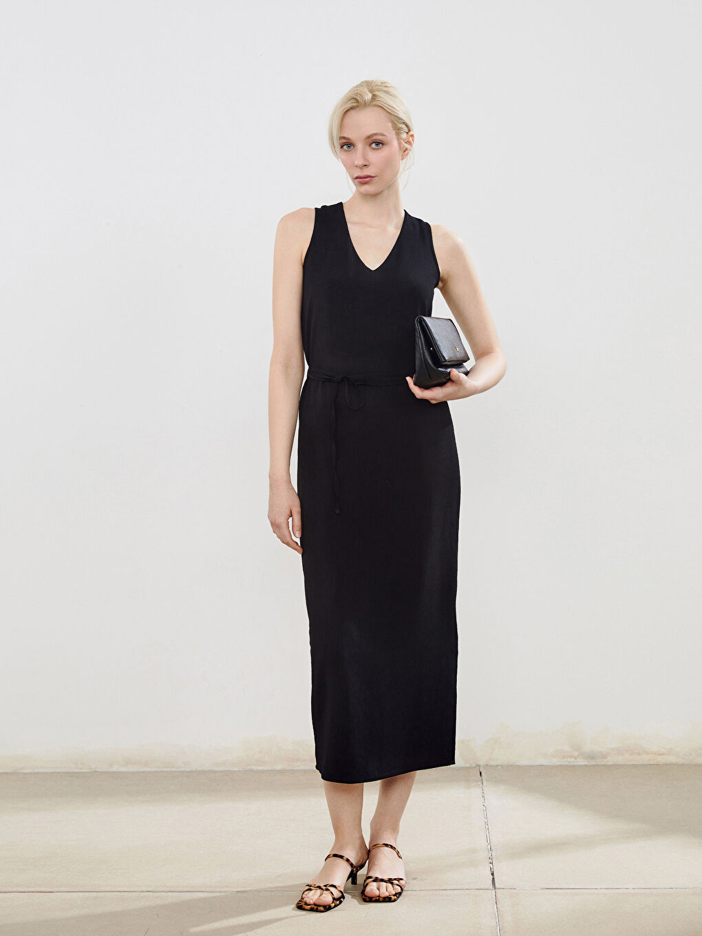 Siyah Deri Görünümlü Kadın El Çantası-1