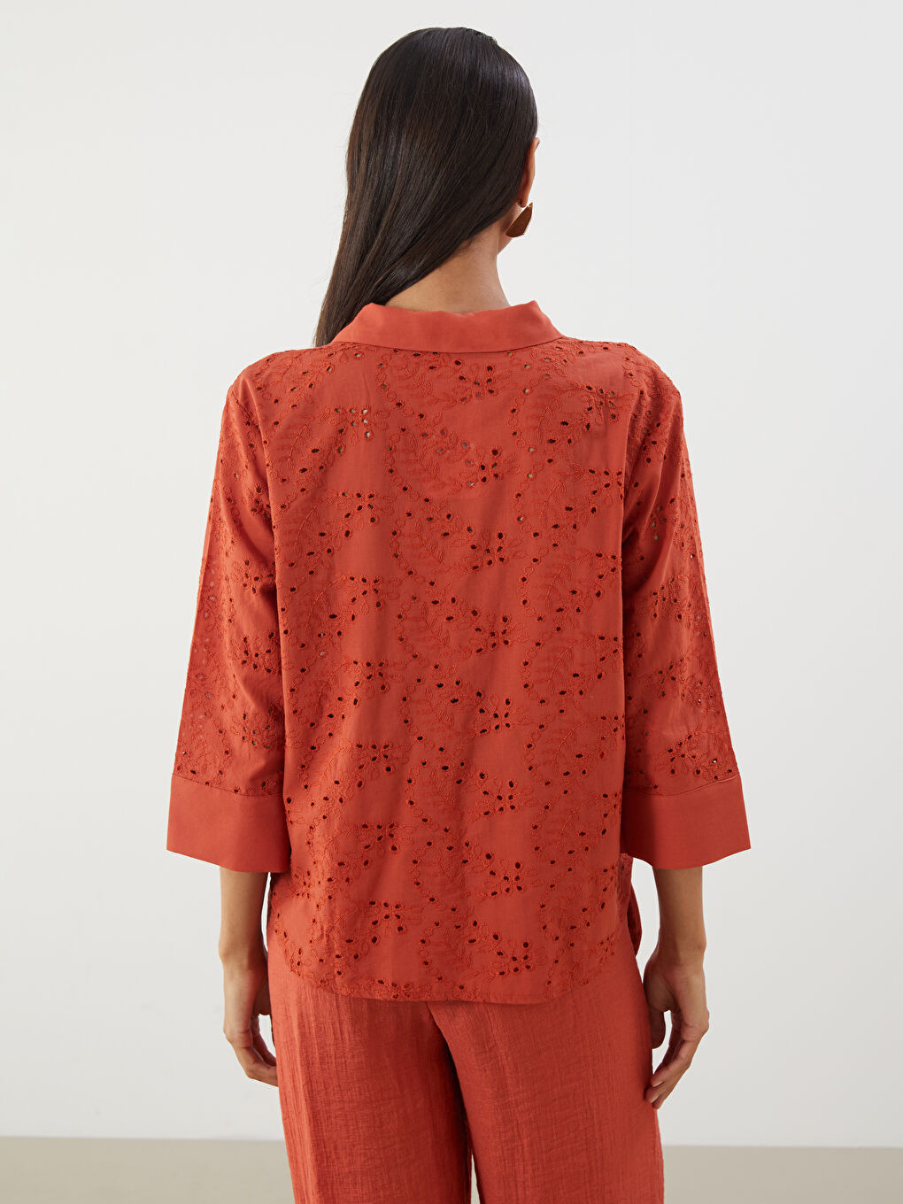 Turuncu Ajurlu Brode Kadın Gömlek-3