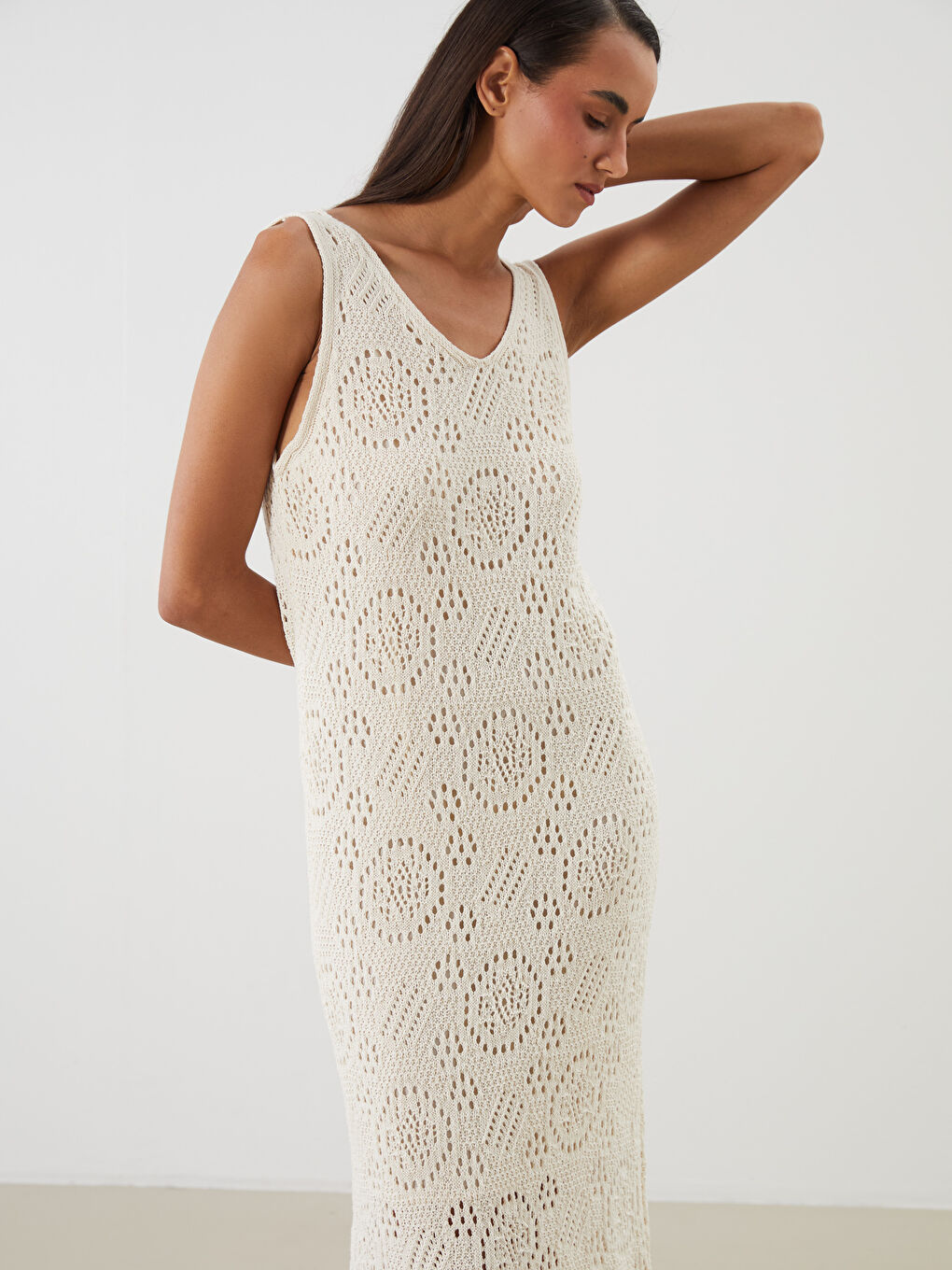 Ekru V Yaka Ajurlu Triko Elbise-3