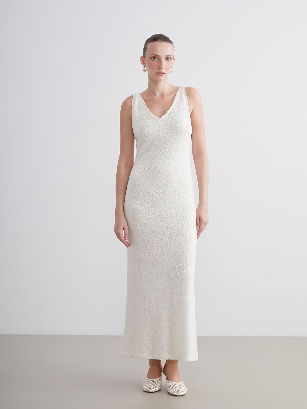 Ekru V Yaka Dokulu Triko Elbise