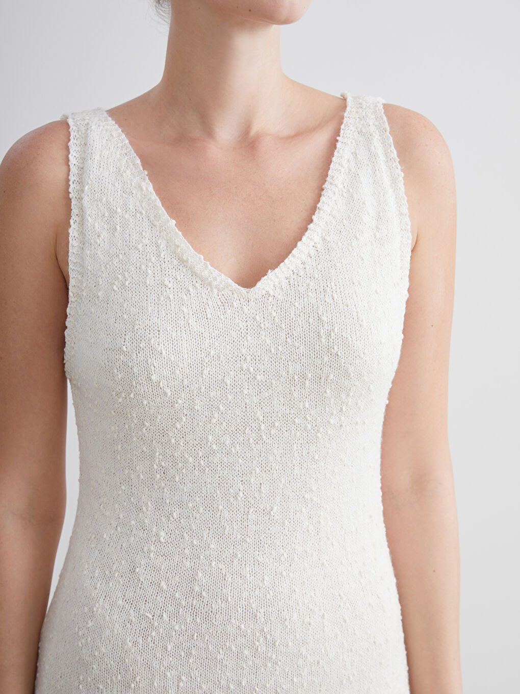 Ekru V Yaka Dokulu Triko Elbise-2