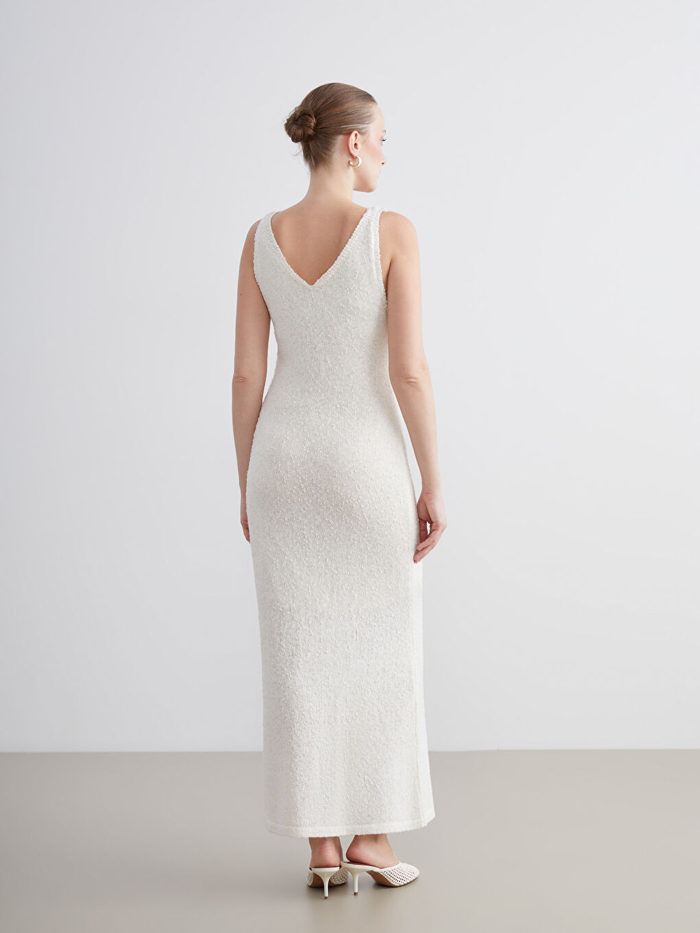 Ekru V Yaka Dokulu Triko Elbise-3