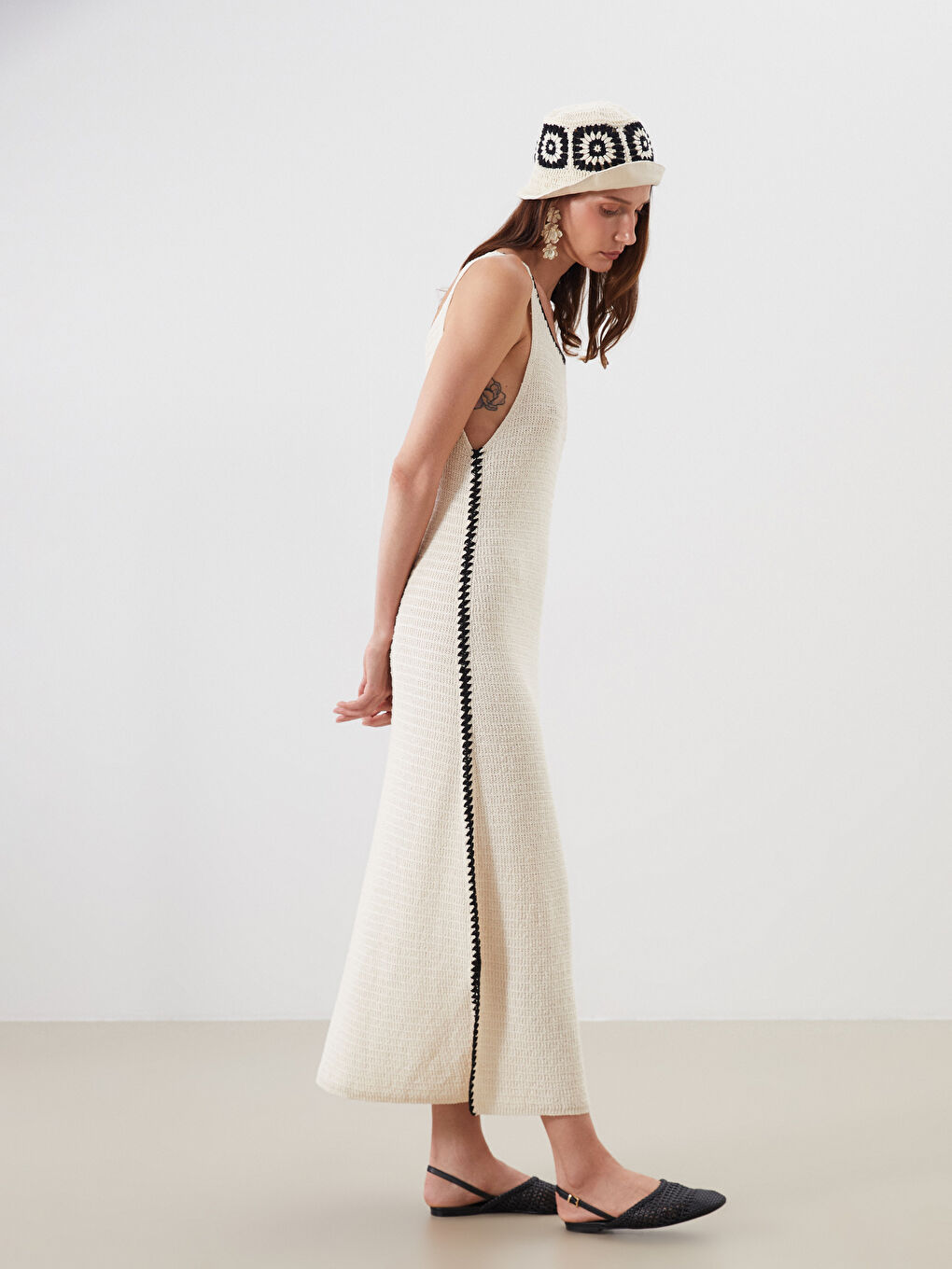 Ekru U Yaka Ajurlu Triko Elbise-1