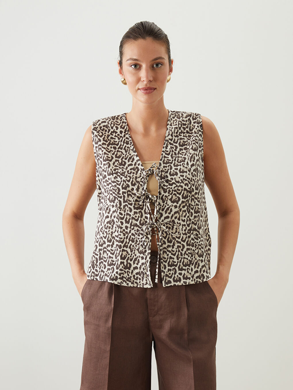 Kahverengi V Yaka Leopar Desenli Bluz