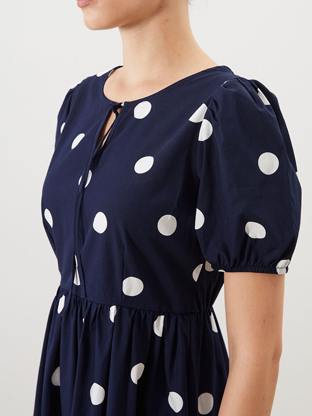 Lacivert Bağlamalı Yaka Puantiyeli Belden Oturtmalı Elbise-2