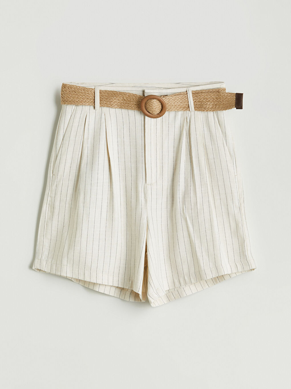 Bej Beli Kemerli Çizgili Keten Karışımlı Kadın Şort-4