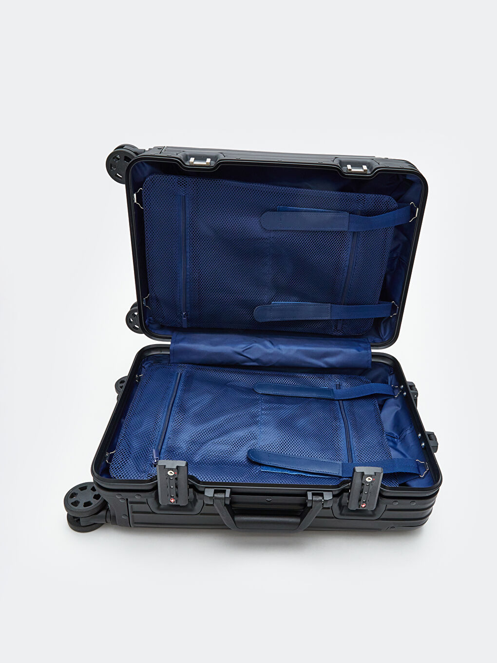 Siyah Kilit Detaylı Küçük Boy Valiz-4