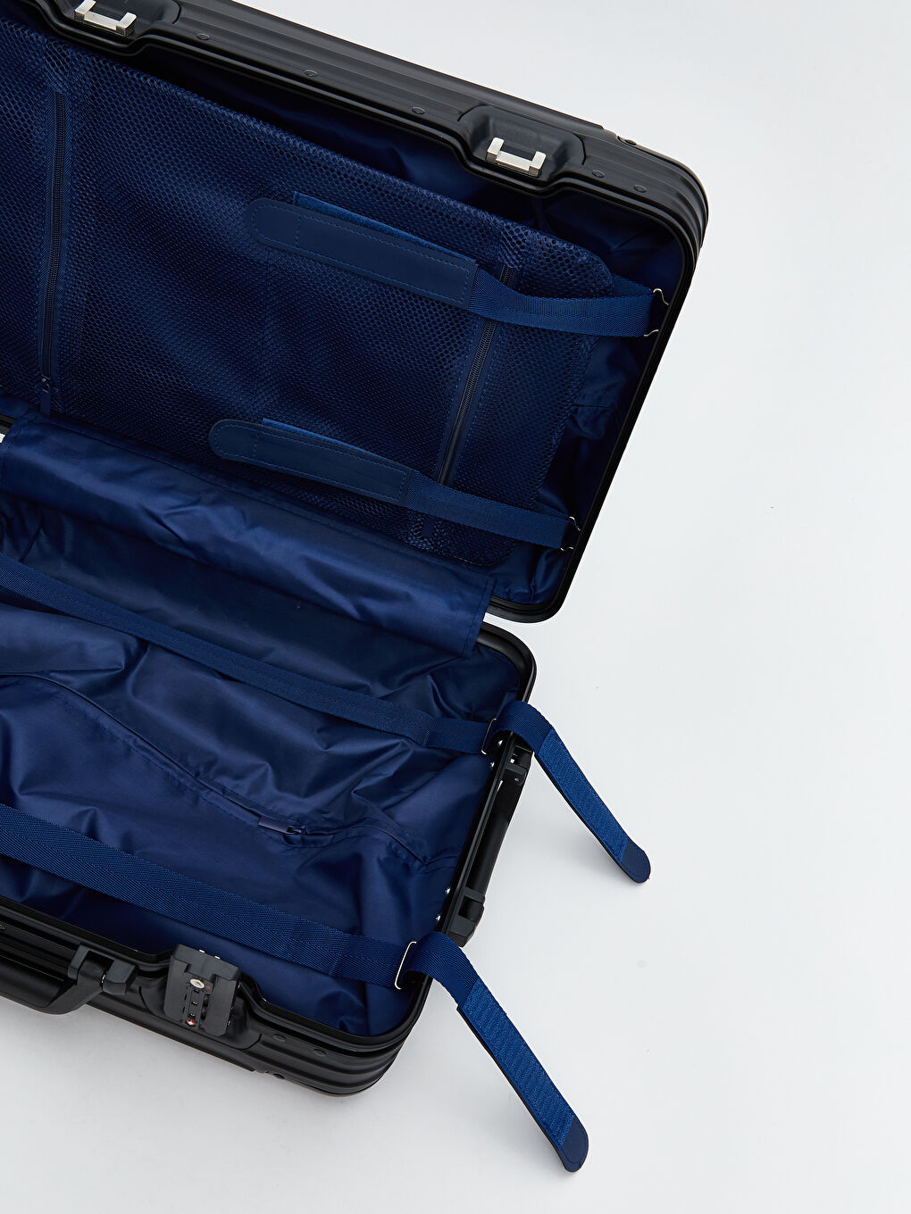 Siyah Kilit Detaylı Küçük Boy Valiz-5