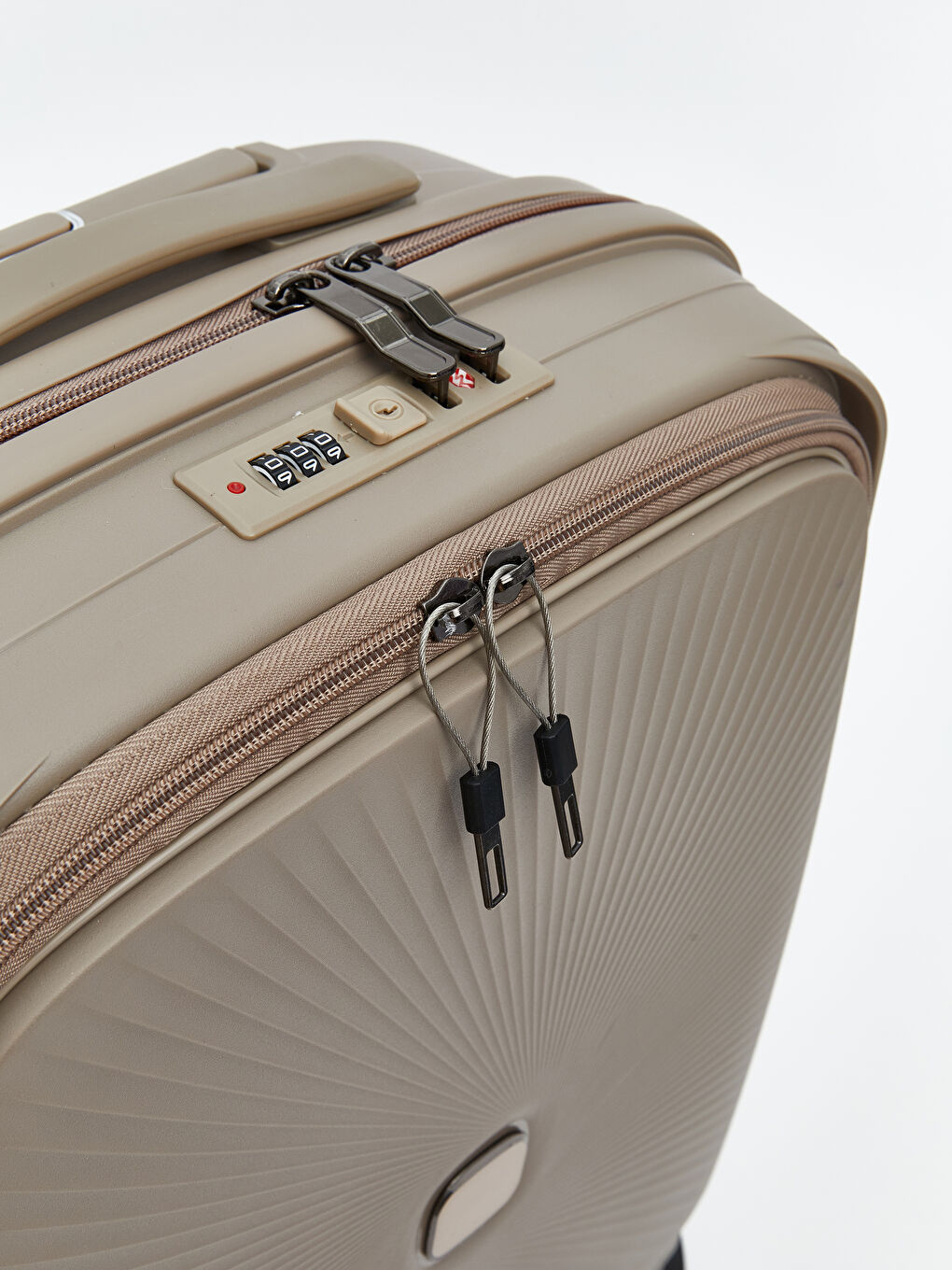 Mor Kilit Detaylı Küçük Boy Valiz-2