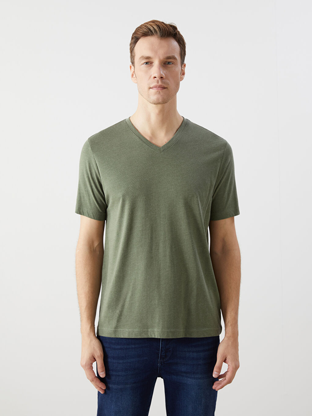 Ерлерге арналған v жағалы қысқа жең трикотаж футболка