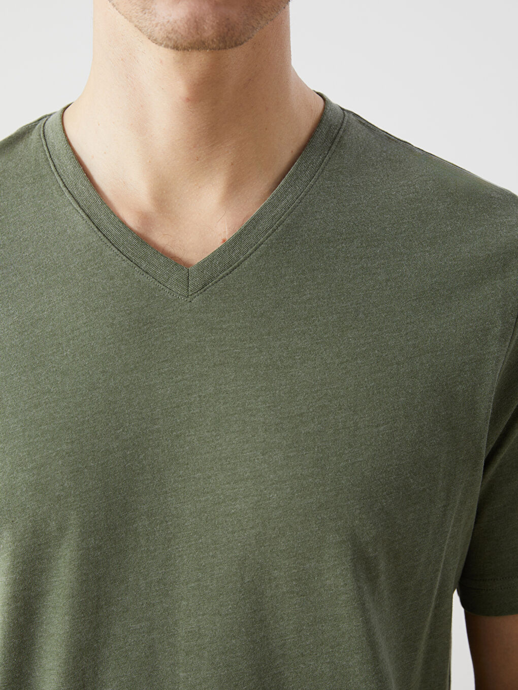 Ерлерге арналған v жағалы қысқа жең трикотаж футболка-5