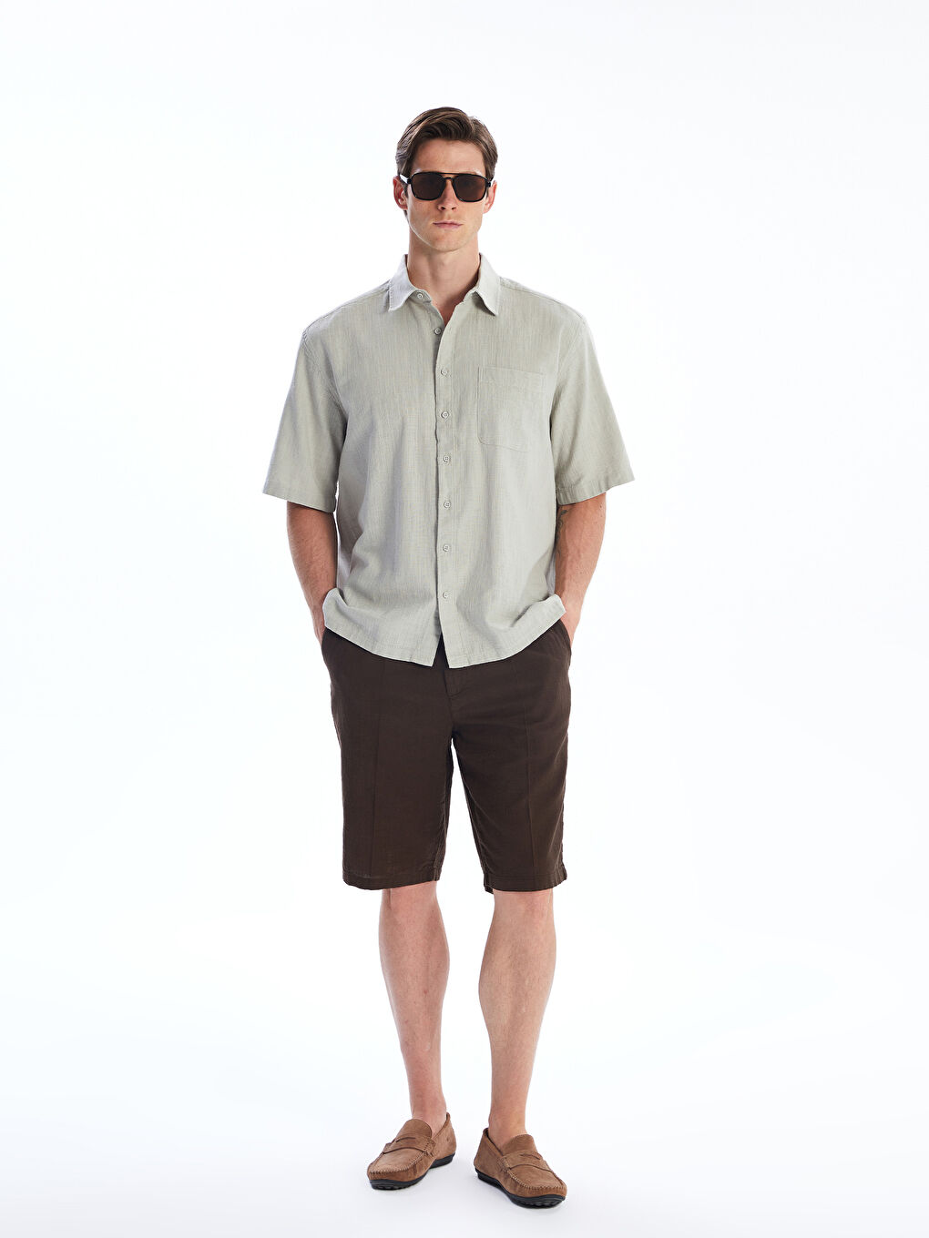 قميص رجالي مقاس مريح بياقة ريزورت قصير الأكمام-1