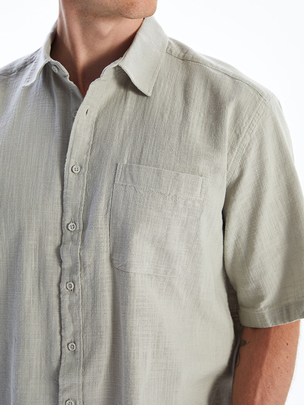 قميص رجالي مقاس مريح بياقة ريزورت قصير الأكمام-2