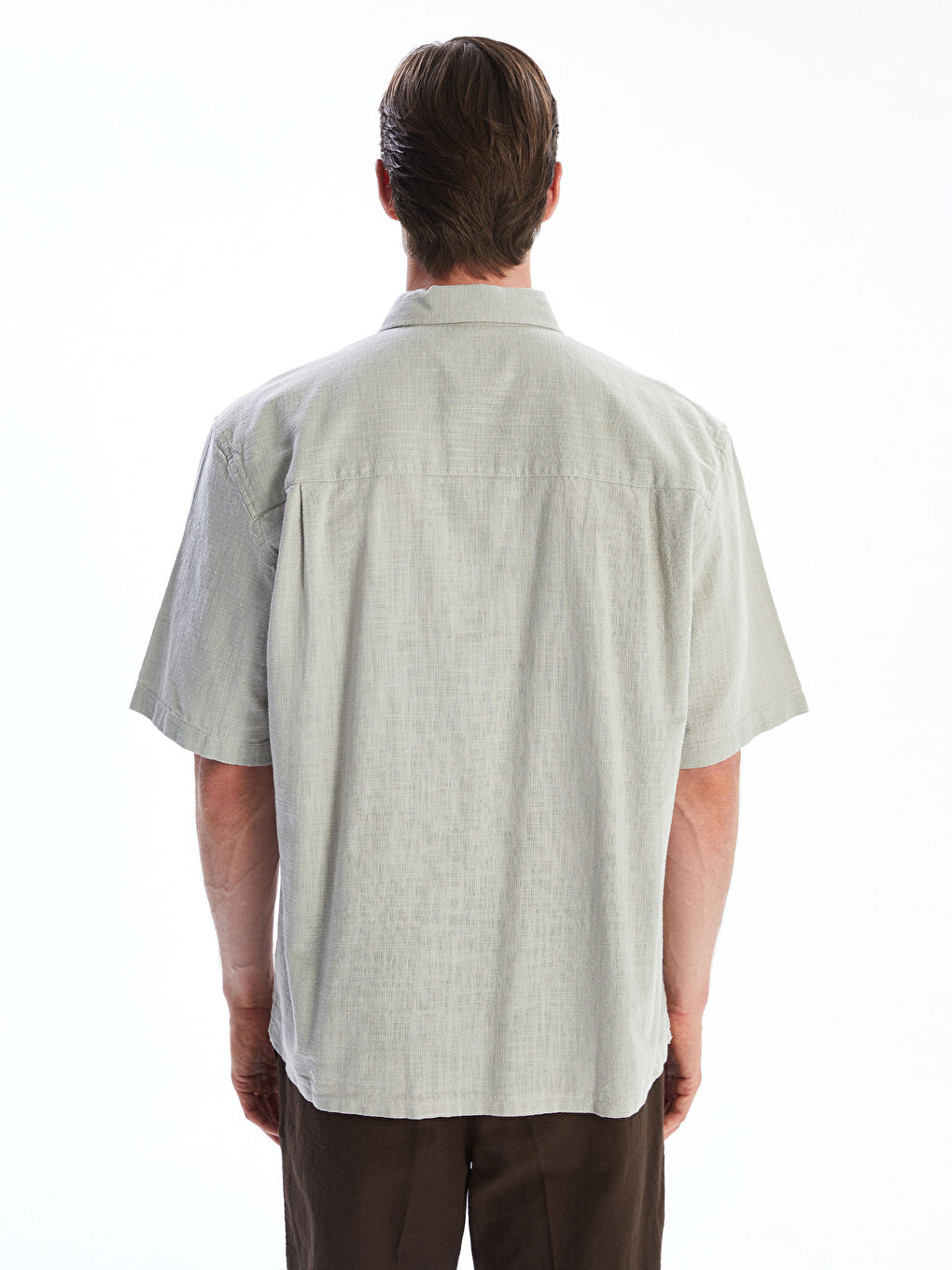 قميص رجالي مقاس مريح بياقة ريزورت قصير الأكمام-3