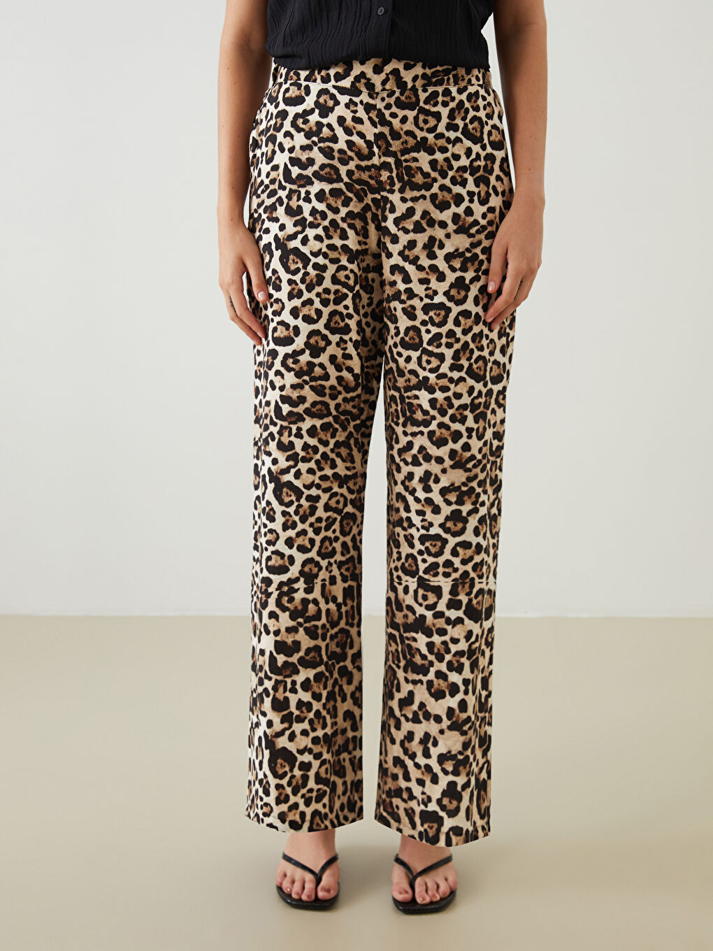 LCWAIKIKI Classic Elasticated Waist Leopard Print Women's Trousers -S5QE22Z8-LQJ