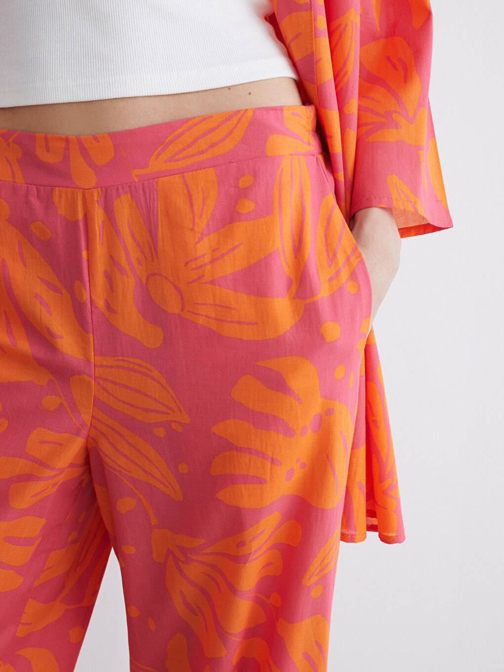 بنطلون نسائي منقوش بخصر مطاطي-2