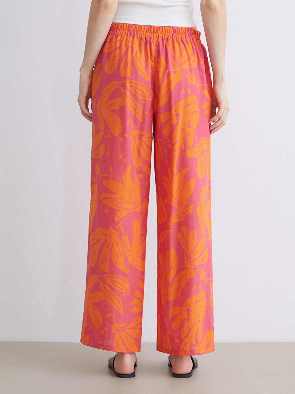 بنطلون نسائي منقوش بخصر مطاطي-3