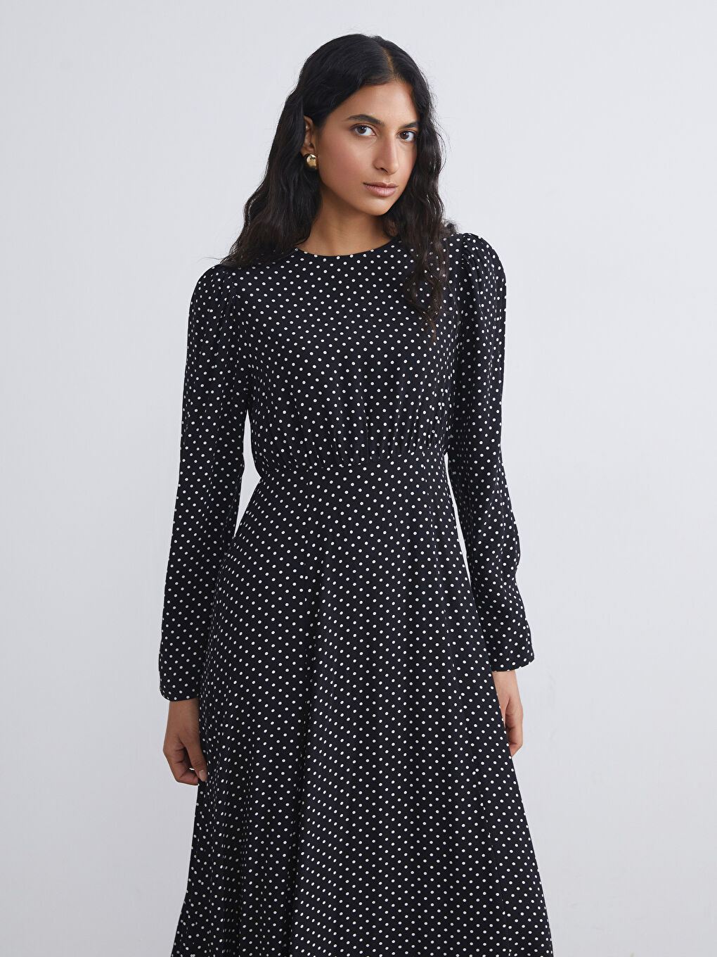Siyah Bisiklet Yaka Puantiyeli Belden Oturtmalı Elbise-1