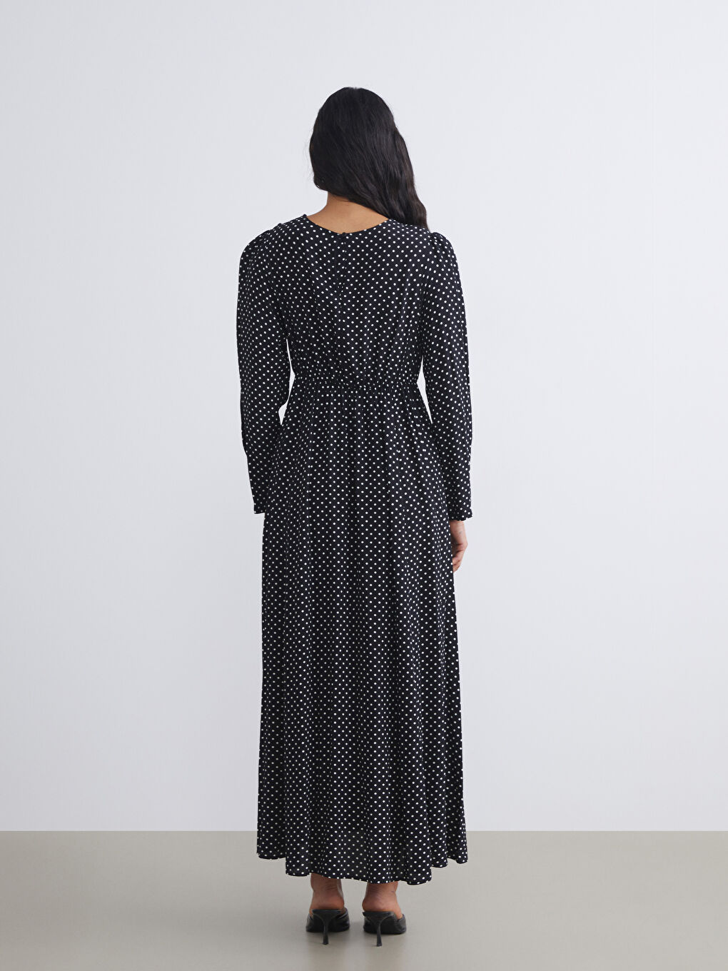 Siyah Bisiklet Yaka Puantiyeli Belden Oturtmalı Elbise-3