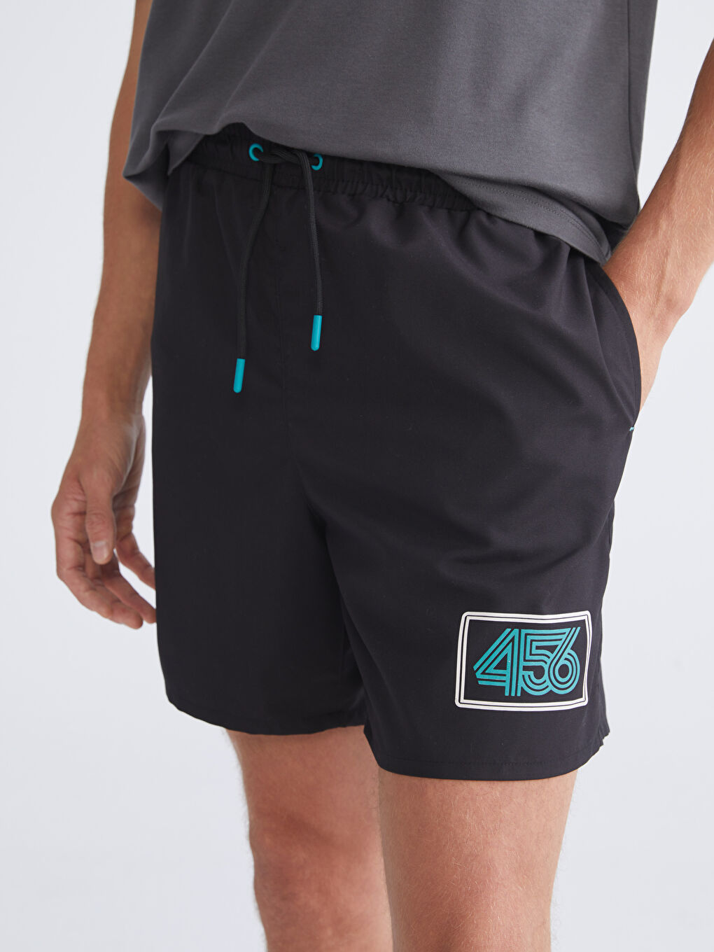 Siyah Kısa Boy Squid Game Baskılı Erkek Deniz Şortu-2