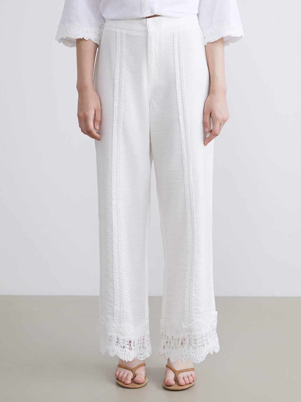Ekru Beli Lastikli Dantel Detaylı Kadın Pantolon-1