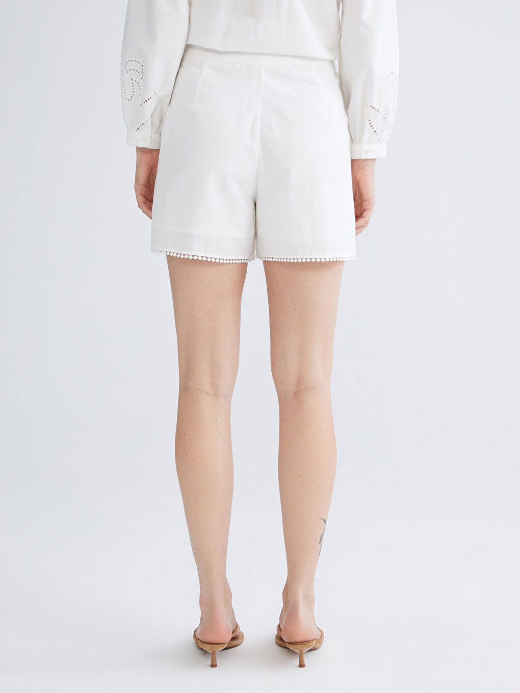 Beyaz Ajurlu Brode Kadın Şort-8