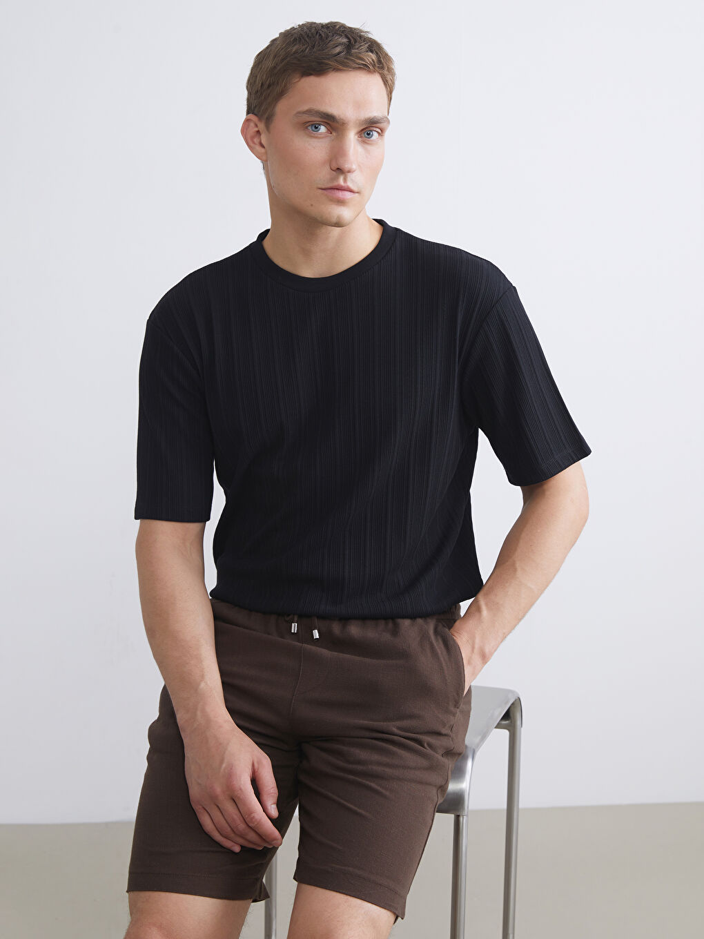 Siyah Bisiklet Yaka Erkek Dokulu Tişört