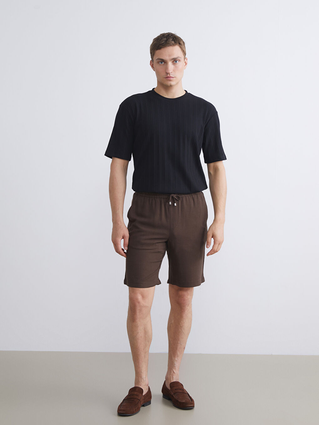 Siyah Bisiklet Yaka Erkek Dokulu Tişört-1